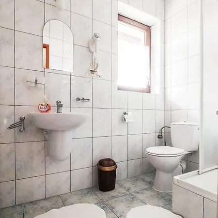 Pod Jemiola Bed & Breakfast