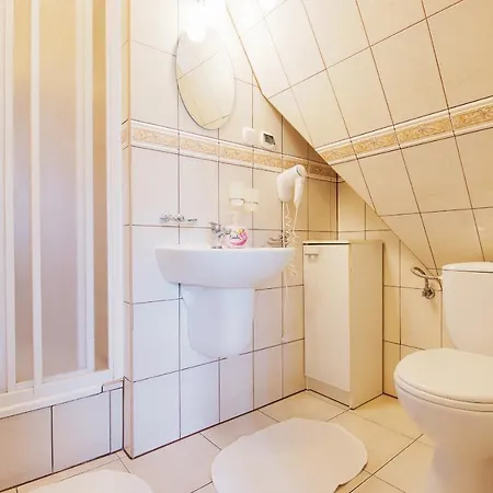 Pod Jemiola Bed & Breakfast