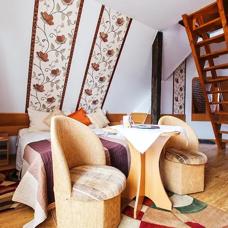Pod Jemiola Bed & Breakfast